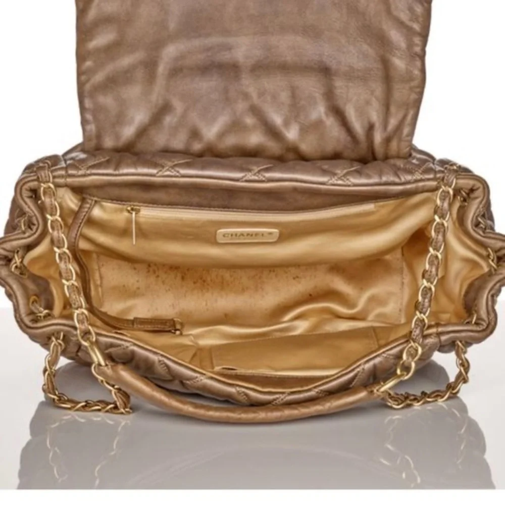 Auth Chanel Diamond Quilt Lambskin Leather Bag - Picture 7 of 9